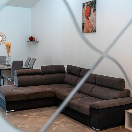 Promo ! Charmant Havre De Paix Ventile En Campagne Ле-Гозье Экстерьер фото